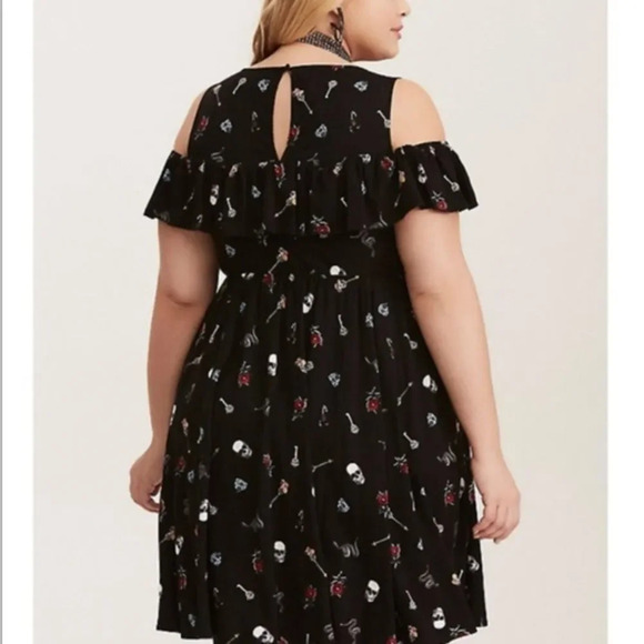TORRID Acas‎ Skull Floral Chills Ruffle Cold Shoulder Dress - Picture 2 of 11